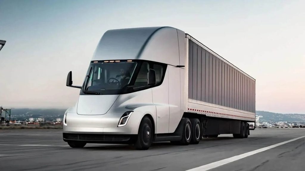 Así es el Tesla Semi que llega a producción 822 kWh de batería y hasta 805 km de autonomía