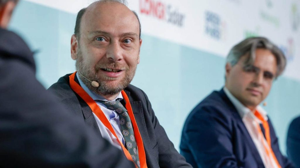 El Gobierno confía en reactivar el autoconsumo con un nuevo decreto este verano y un giro hacia el almacenamiento distribuido