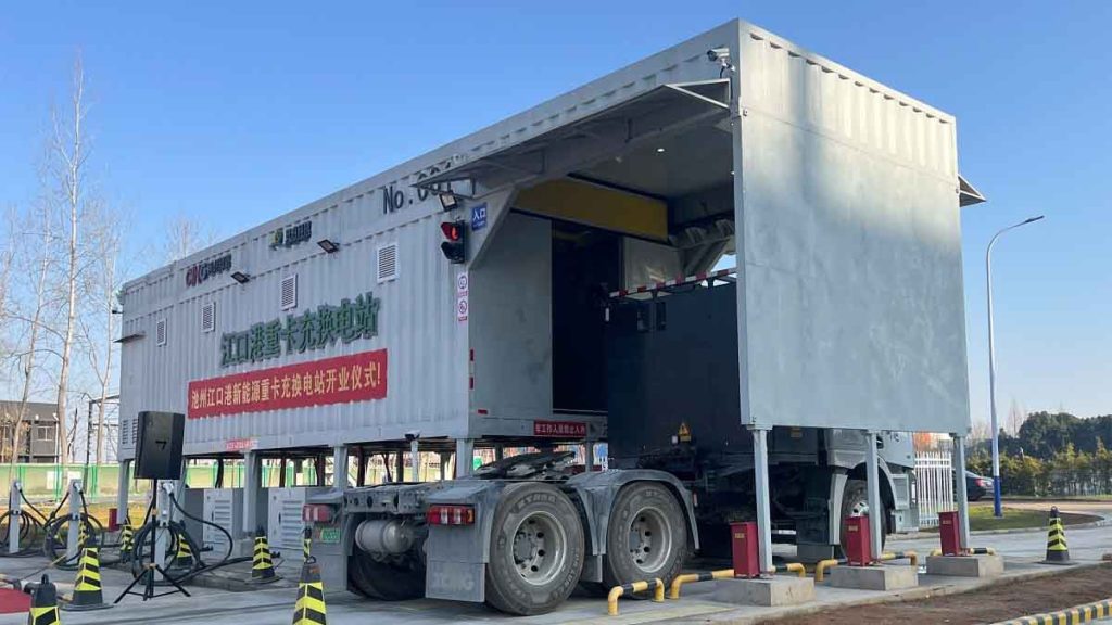 cambio de batería en una parada de dos minutos para los camiones eléctricos