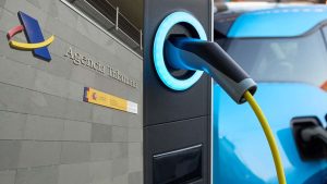 Aprobada la deducción del 15 % en el IRPF por la compra de coches eléctricos en 2026