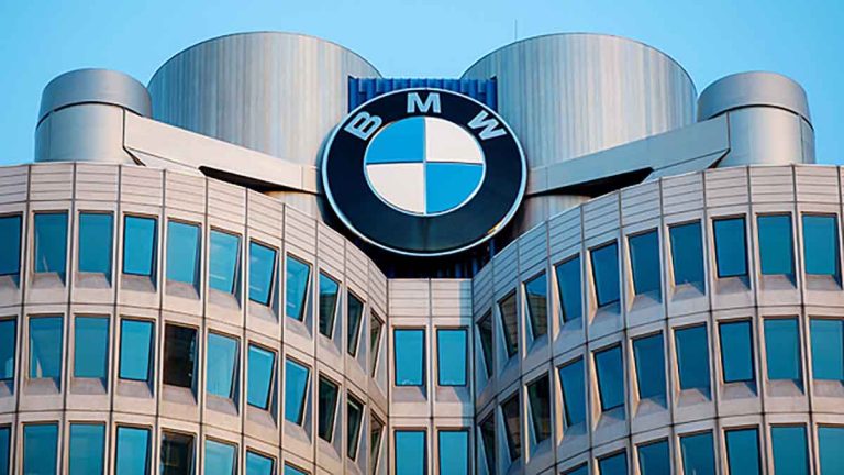 BMW anuncia un recorte de 8.000 empleos tras el desplome de sus beneficios