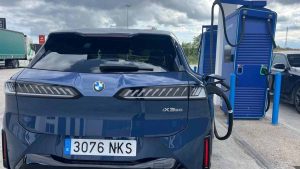 BMW llama a revisión al nuevo iX3 por riesgo de descarga eléctrica y paraliza las entregas