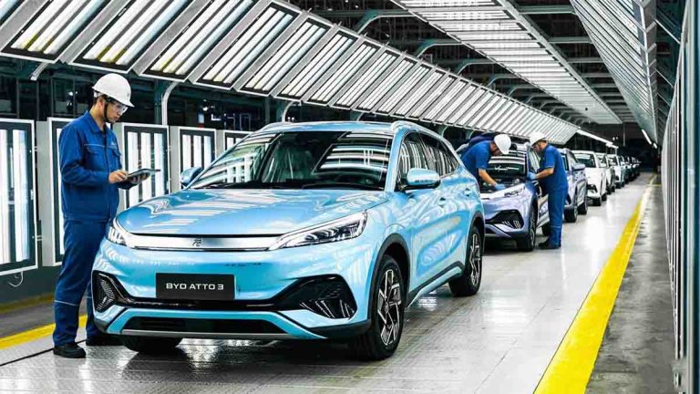 BYD apunta a España para instalar su tercera planta europea de vehículos eléctricos