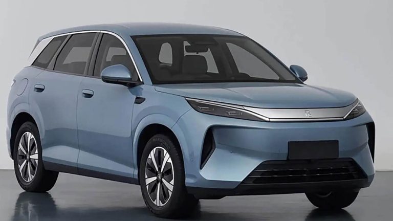 BYD renueva el Atto 3 con carga ultrarrápida de 5 minutos y más autonomía para resistir la guerra del coche eléctrico en China