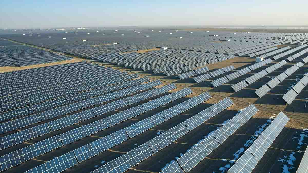 China añade 41,39 GW de energía solar en tres meses y consolida su liderazgo mundial