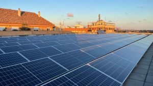 El Gobierno lanza un paquete fiscal masivo para impulsar el autoconsumo, el coche eléctrico y la electrificación de la economía