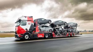 El primer camión eléctrico portacoches ya circula en Europa así es el Mercedes eActros 600 que transporta vehículos entre Dinamarca y Alemania