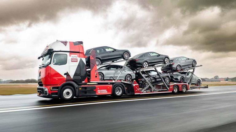 El primer camión eléctrico portacoches ya circula en Europa así es el Mercedes eActros 600 que transporta vehículos entre Dinamarca y Alemania