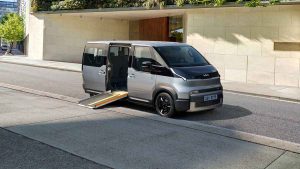 Kia convierte su furgoneta eléctrica en una alternativa más práctica para usuarios en silla de ruedas