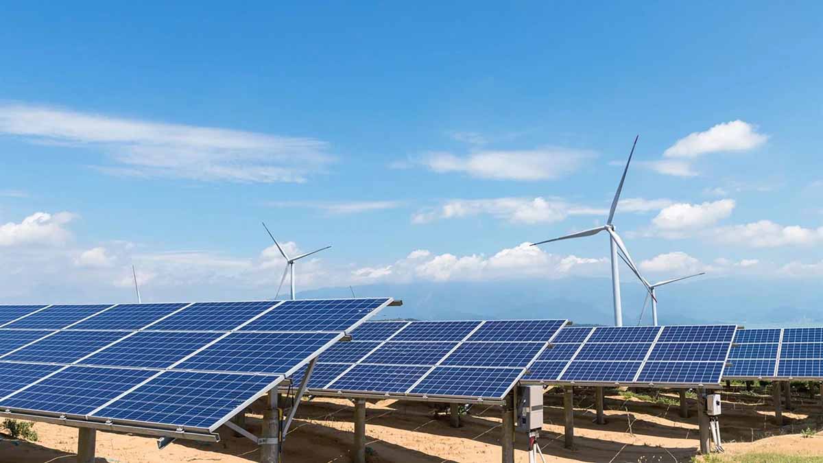 La fotovoltaica acapara el 97,6% de las nuevas autorizaciones mientras se frena el ritmo de las renovables en 2026