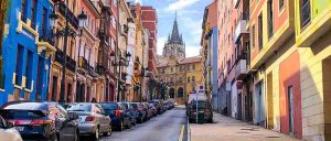 La zona azul de Oviedo es gratis para los coches eléctricos