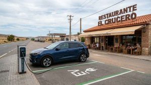 Los conductores de coches eléctricos ya tienen una guía para encontrar dónde parar a comer durante las recargas