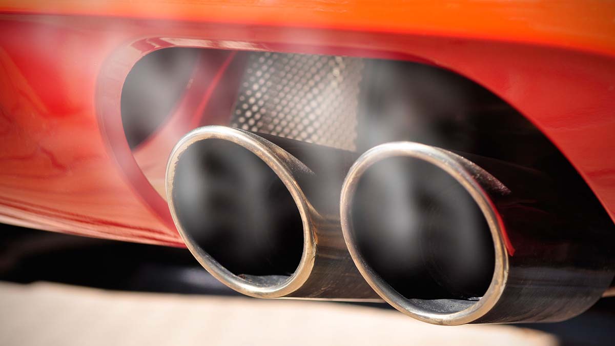 Los híbridos enchufables emiten seis veces más CO₂ que lo declarado oficialmente
