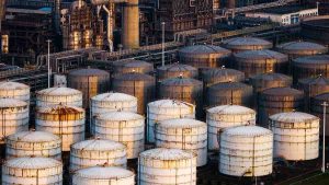Los vehículos eléctricos ya reducen en 2,3 millones de barriles diarios el consumo de petróleo mundial