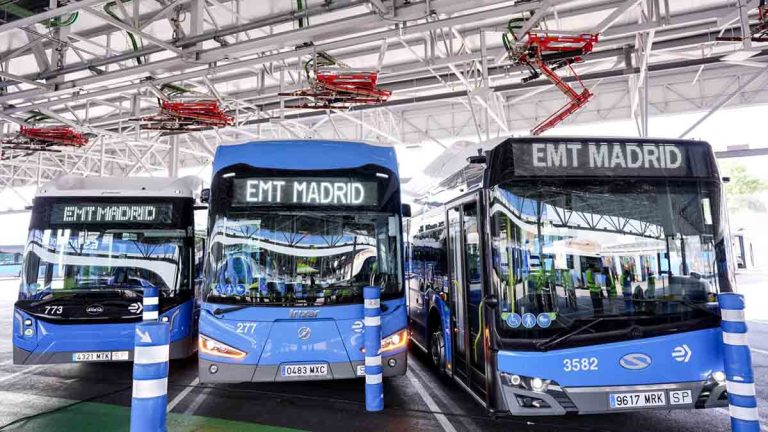 Madrid acelera la electrificación de la EMT con 120 nuevos autobuses y estrena sus primeros articulados eléctricos