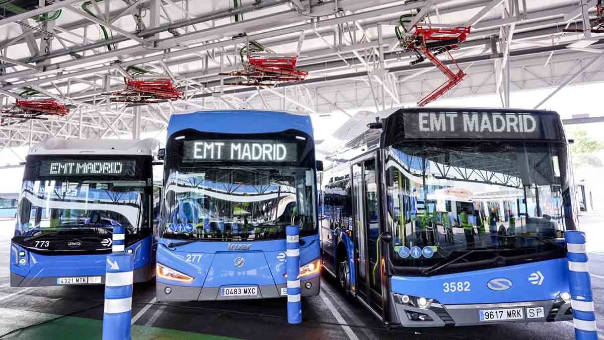 Madrid acelera la electrificación de la EMT con 120 nuevos autobuses y estrena sus primeros articulados eléctricos