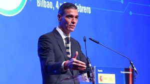 Pedro Sánchez anuncia una nueva ayuda de hasta 7.500 euros para autónomos y pequeñas pymes que compren un coche eléctrico