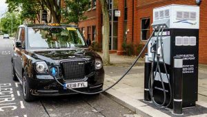 Reino Unido quiere rebajar el IVA en la carga pública de los coches eléctricos