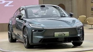 Toyota presenta el bZ7, el nuevo sedán de la marca japonesa con motor 100% eléctrico