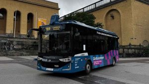 Un autobús autónomo sufre un accidente en Suecia en su primer día de funcionamiento