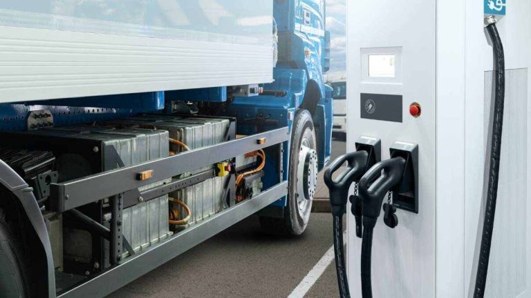 Un corredor para camiones eléctricos entre Marruecos y Francia quiere transformar el transporte pesado