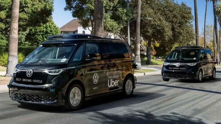 Volkswagen y Uber se unen para competir en el nuevo modelo de negocio en movilidad - el Robotaxi