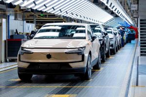 Volvo ha comenzado a fabricar el EX30 en Europa para evitar los aranceles