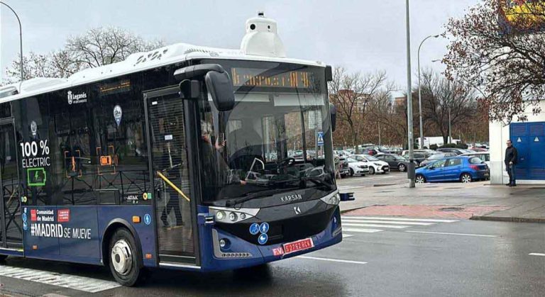 Ya circula por Madrid el primer autobús urbano sin conductor