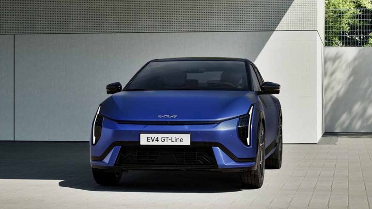 Ya tenemos el precio del Kia EV4 Fastback- un coche que no pasa desapercibido