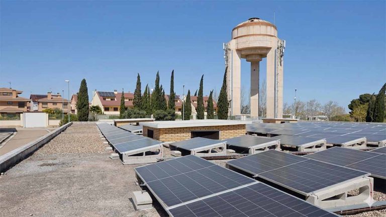 Zaragoza instalará paneles solares en 18 edificios públicos para crear comunidades energéticas